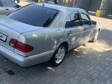 Mercedes-Benz E 200 1997 годаfor3 150 000 тг. в Тараз