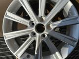 Диск TOYOTA CAMRY R17 Новый Оригинал за 100 000 тг. в Алматы