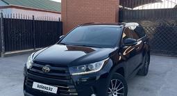 Toyota Highlander 2018 года за 19 000 000 тг. в Алматы – фото 2