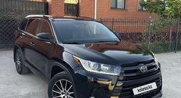 Toyota Highlander 2018 года за 19 000 000 тг. в Алматы