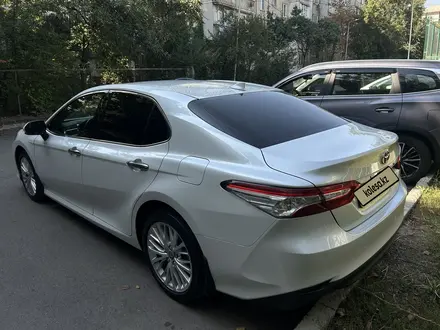 Toyota Camry 2021 года за 15 500 000 тг. в Алматы – фото 6