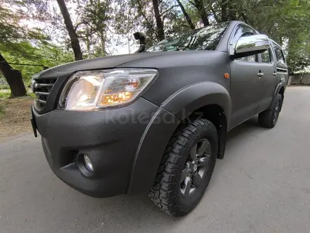 Toyota Hilux 2013 года за 9 500 000 тг. в Алматы