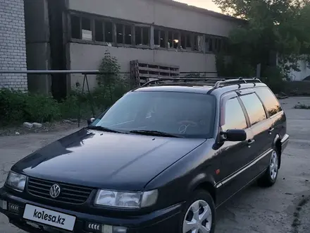 Volkswagen Passat 1994 года за 1 900 000 тг. в Семей