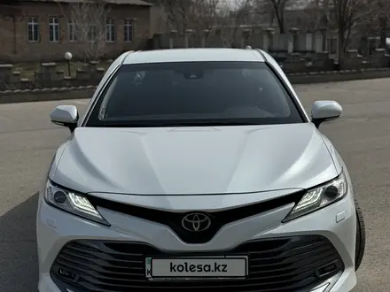 Toyota Camry 2020 года за 14 900 000 тг. в Астана
