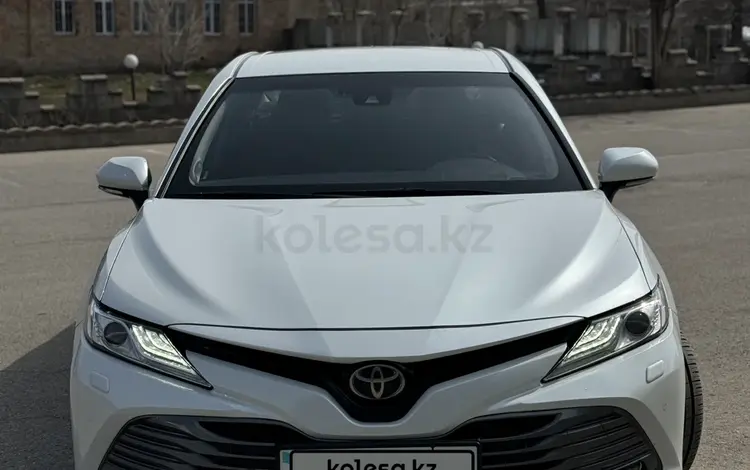 Toyota Camry 2020 года за 14 900 000 тг. в Астана