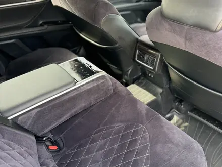 Toyota Camry 2020 года за 14 900 000 тг. в Астана – фото 15