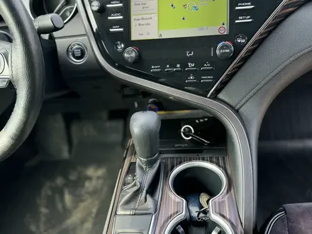 Toyota Camry 2020 года за 14 900 000 тг. в Астана – фото 16