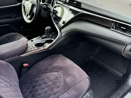 Toyota Camry 2020 года за 14 900 000 тг. в Астана – фото 17