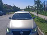 Volkswagen Passat 2006 годаүшін2 500 000 тг. в Астана