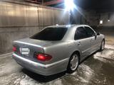 Mercedes-Benz E 320 2001 годаfor3 400 000 тг. в Атырау – фото 2