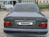 Mercedes-Benz E 220 1994 года за 1 700 000 тг. в Шымкент – фото 2