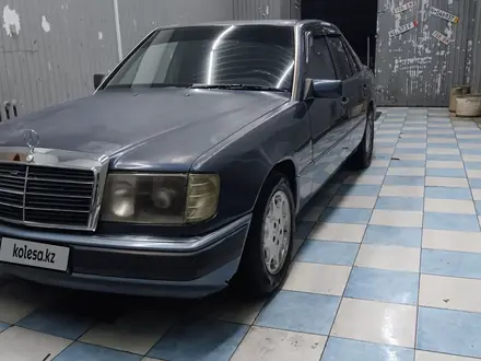 Mercedes-Benz E 230 1992 года за 1 400 000 тг. в Кызылорда – фото 2