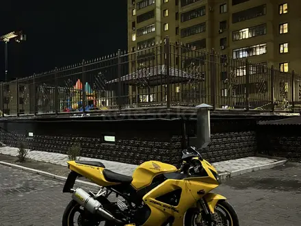 Honda  CBR 929RR Fireblade 2001 года за 2 000 000 тг. в Астана – фото 2