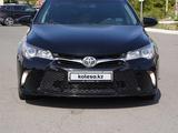 Toyota Camry 2015 годаүшін10 000 000 тг. в Уральск – фото 2