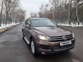 Volkswagen Touareg 2011 годаfor12 200 000 тг. в Алматы – фото 2