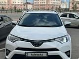 Toyota RAV4 2017 годаfor10 800 000 тг. в Астана
