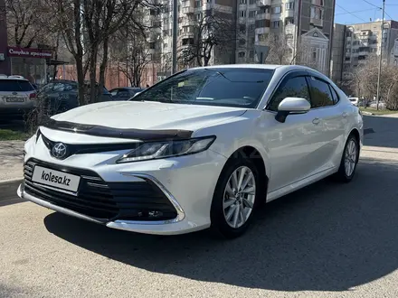 Toyota Camry 2023 года за 16 900 000 тг. в Алматы