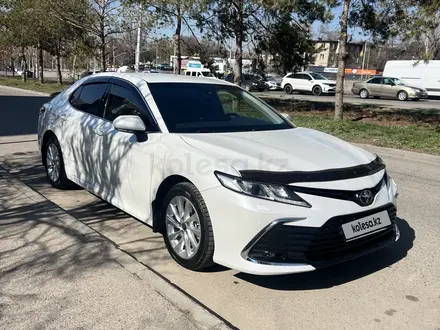 Toyota Camry 2023 года за 16 900 000 тг. в Алматы – фото 2