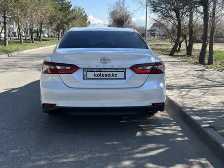 Toyota Camry 2023 года за 16 900 000 тг. в Алматы – фото 4