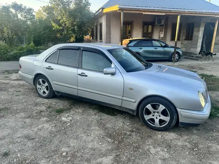 Mercedes-Benz E 320 1998 года за 4 200 000 тг. в Алматы – фото 3