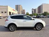 Toyota RAV4 2019 года за 15 500 000 тг. в Актау – фото 2