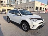 Toyota RAV4 2019 года за 15 500 000 тг. в Актау