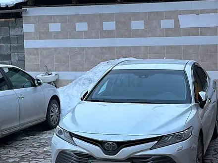 Toyota Camry 2018 года за 15 500 000 тг. в Алматы – фото 4