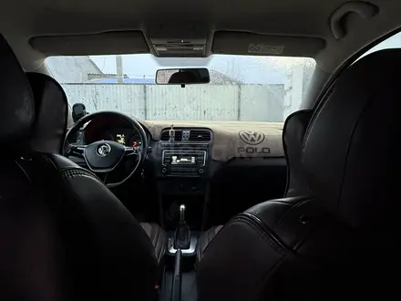 Volkswagen Polo 2017 года за 5 000 000 тг. в Атырау – фото 9
