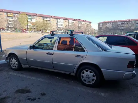 Mercedes-Benz E 200 1992 года за 720 000 тг. в Караганда – фото 7