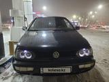 Volkswagen Golf 1994 года за 846 219 тг. в Астана – фото 2