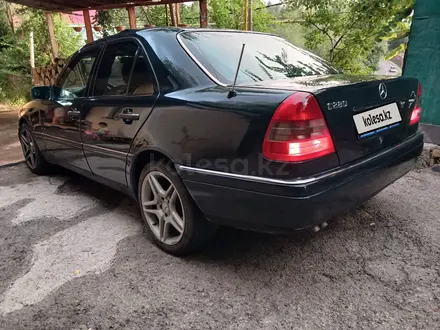 Mercedes-Benz C 280 1995 года за 3 000 000 тг. в Алматы – фото 14