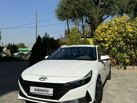 Hyundai Elantra 2021 года за 10 800 000 тг. в Алматы – фото 2