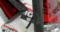 Фонари в крышку багажника б/у оригинал на Lexus RX 2019-нв за 1 000 тг. в Алматы – фото 2