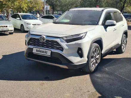 Toyota RAV4 2022 года за 17 000 000 тг. в Астана – фото 2