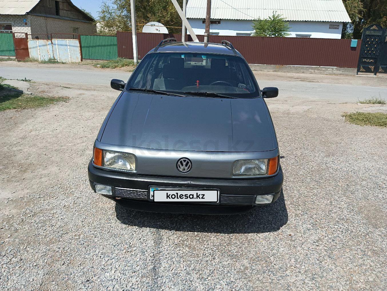 Volkswagen Passat 1993 г.