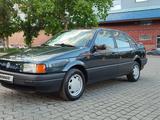 Volkswagen Passat 1993 годаүшін2 800 000 тг. в Усть-Каменогорск