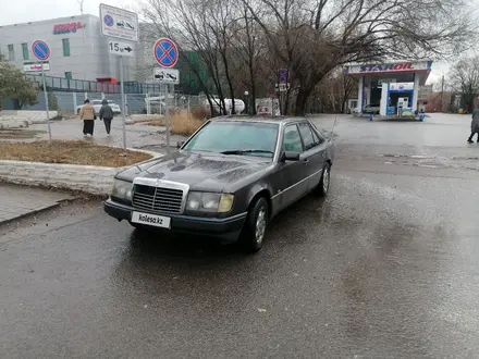 Mercedes-Benz E 230 1992 года за 700 000 тг. в Караганда – фото 2