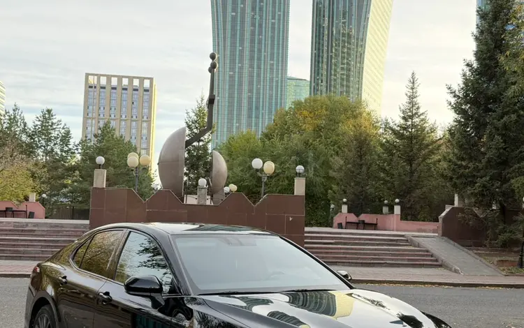 Toyota Camry 2018 года за 13 250 000 тг. в Астана