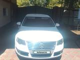 Volkswagen Passat 2007 годаүшін3 200 000 тг. в Алматы