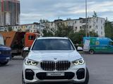 BMW X5 2019 года за 25 950 000 тг. в Астана – фото 2