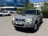 Nissan NP300 2010 года за 4 800 000 тг. в Астана