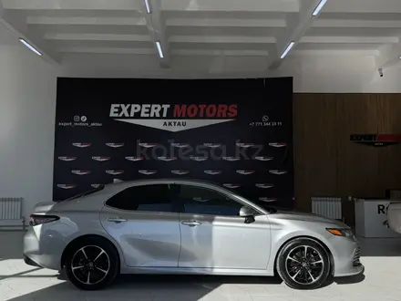 Toyota Camry 2021 года за 9 300 000 тг. в Актау – фото 4