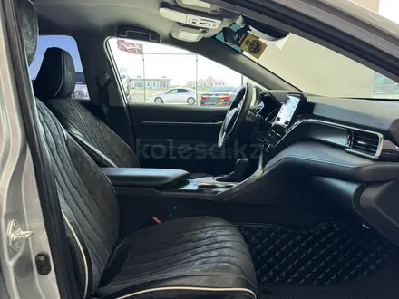 Toyota Camry 2021 года за 9 300 000 тг. в Актау – фото 12
