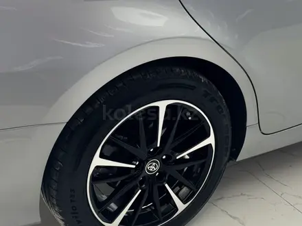Toyota Camry 2021 года за 9 300 000 тг. в Актау – фото 17