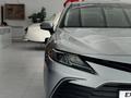 Toyota Camry 2021 года за 9 300 000 тг. в Актау – фото 2