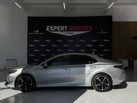 Toyota Camry 2021 года за 9 300 000 тг. в Актау – фото 3
