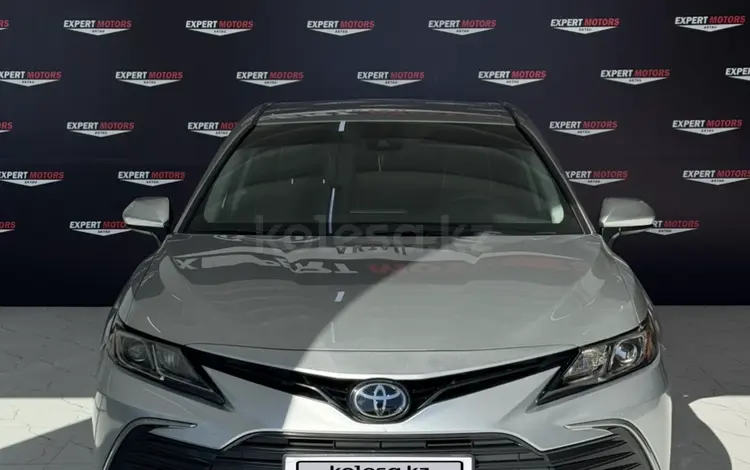 Toyota Camry 2021 года за 9 300 000 тг. в Актау