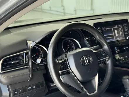 Toyota Camry 2021 года за 9 300 000 тг. в Актау – фото 8