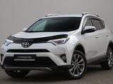 Toyota RAV4 Luxe 2018 годаүшін10 550 000 тг. в Астана