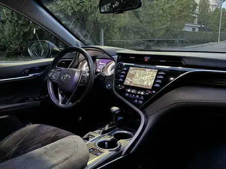 Toyota Camry 2019 года за 13 700 000 тг. в Алматы – фото 9